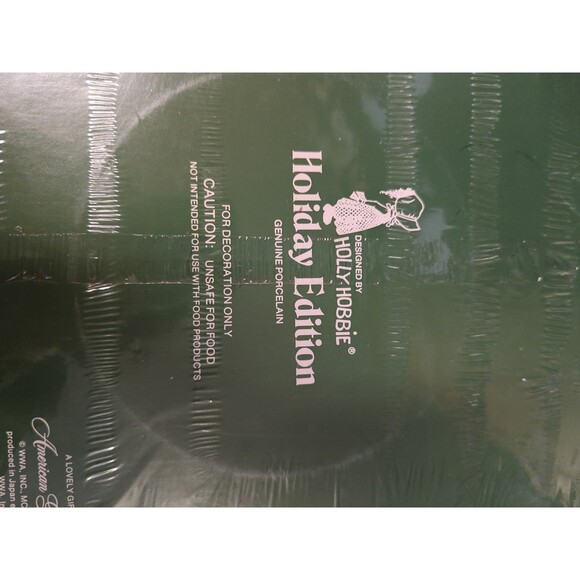 Holly Hobbie Merry Christmas Dinner Plate With Gold Trim Genuine Porcelain NEW - Picture 5 of 6